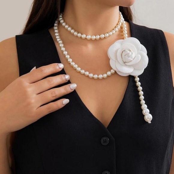 Pearl Camellia Waist Belt - Picture 3 of 8